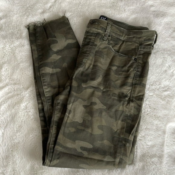 NWOT Gap true skinny jeans in green camo - Picture 1 of 5